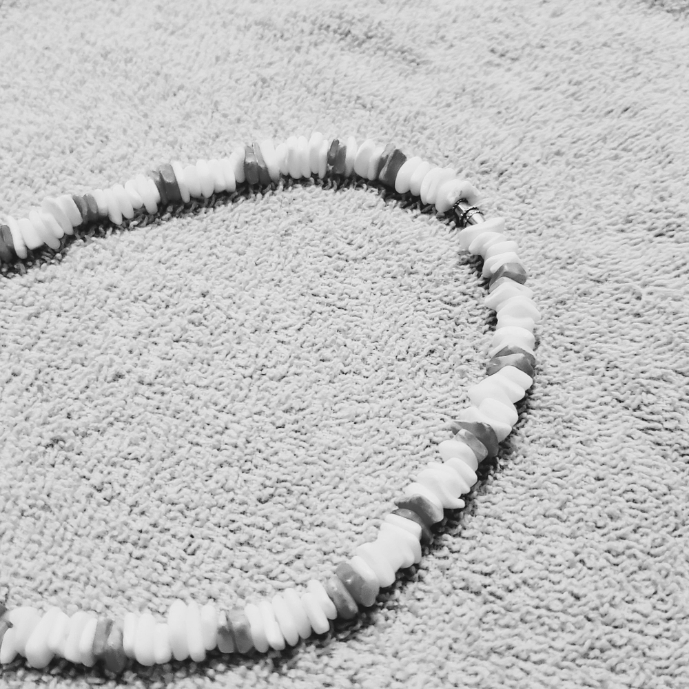 Pucu shell neclace - Picture 5 of 11
